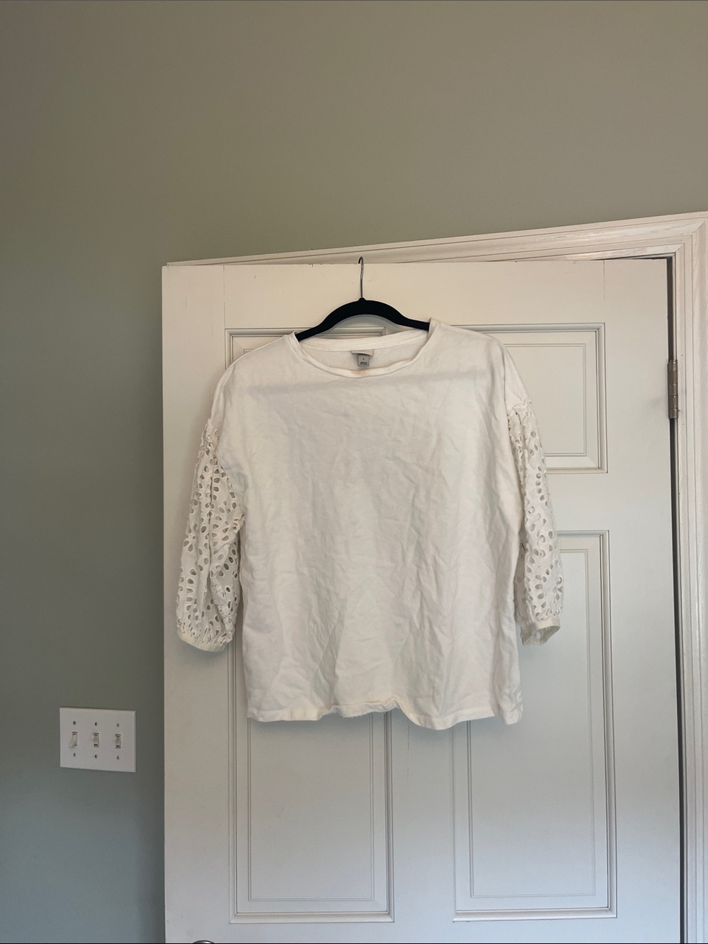 Women's White Eyelet Sleeve Long Sleeve Tee